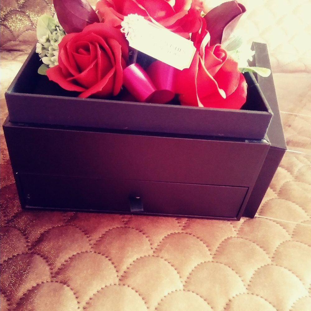 Saap flowers jewelry box